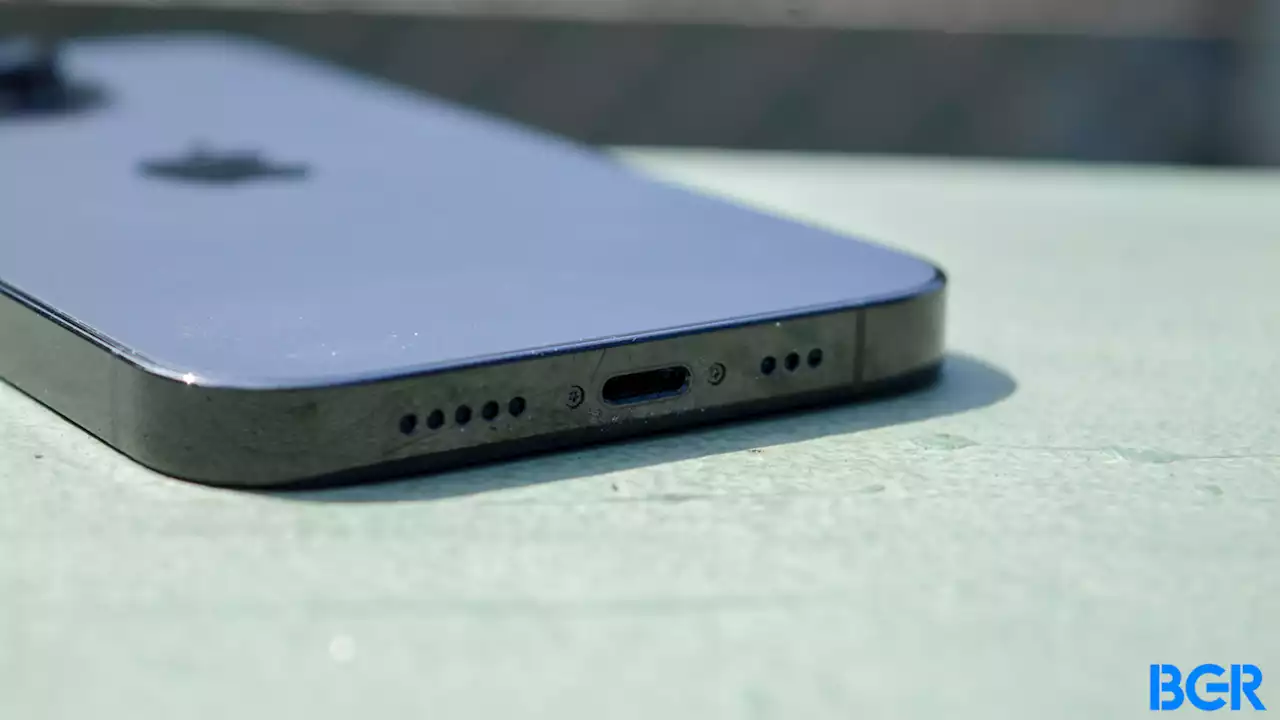 Only iPhone 15 Pro models to get fast USB-C data transfers, insider claims