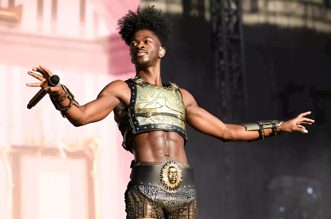 Lil Nas X Shows Off His Impressive Abs With Steamy Bubble Bath Snaps