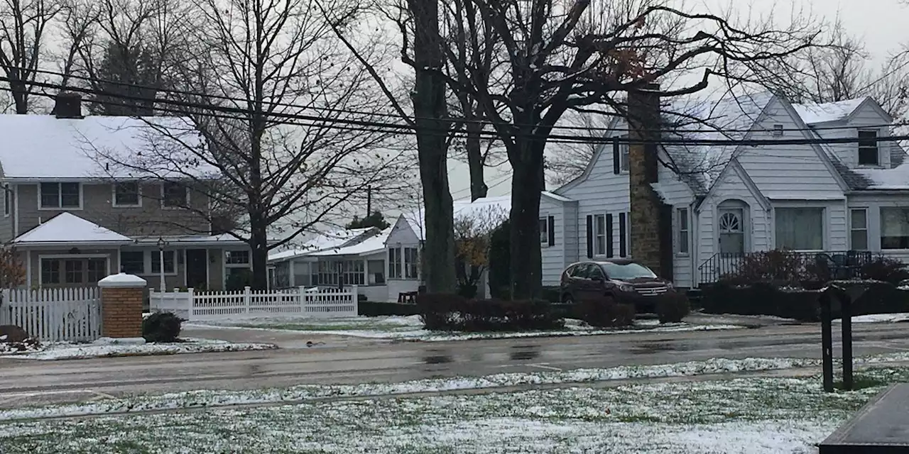 Northeast Ohio snow belt residents rush to stores to prepare for the snow