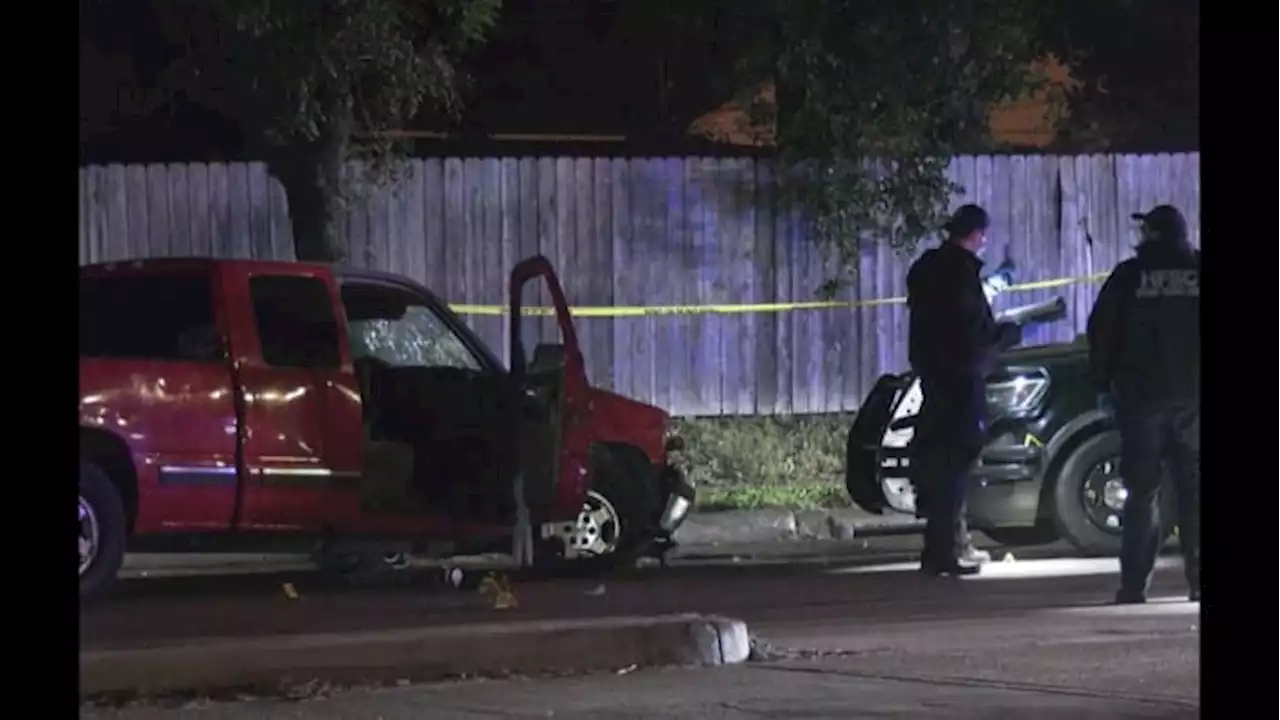 Suspect shot multiple times during shootout with officers following chase in NW Houston, police say