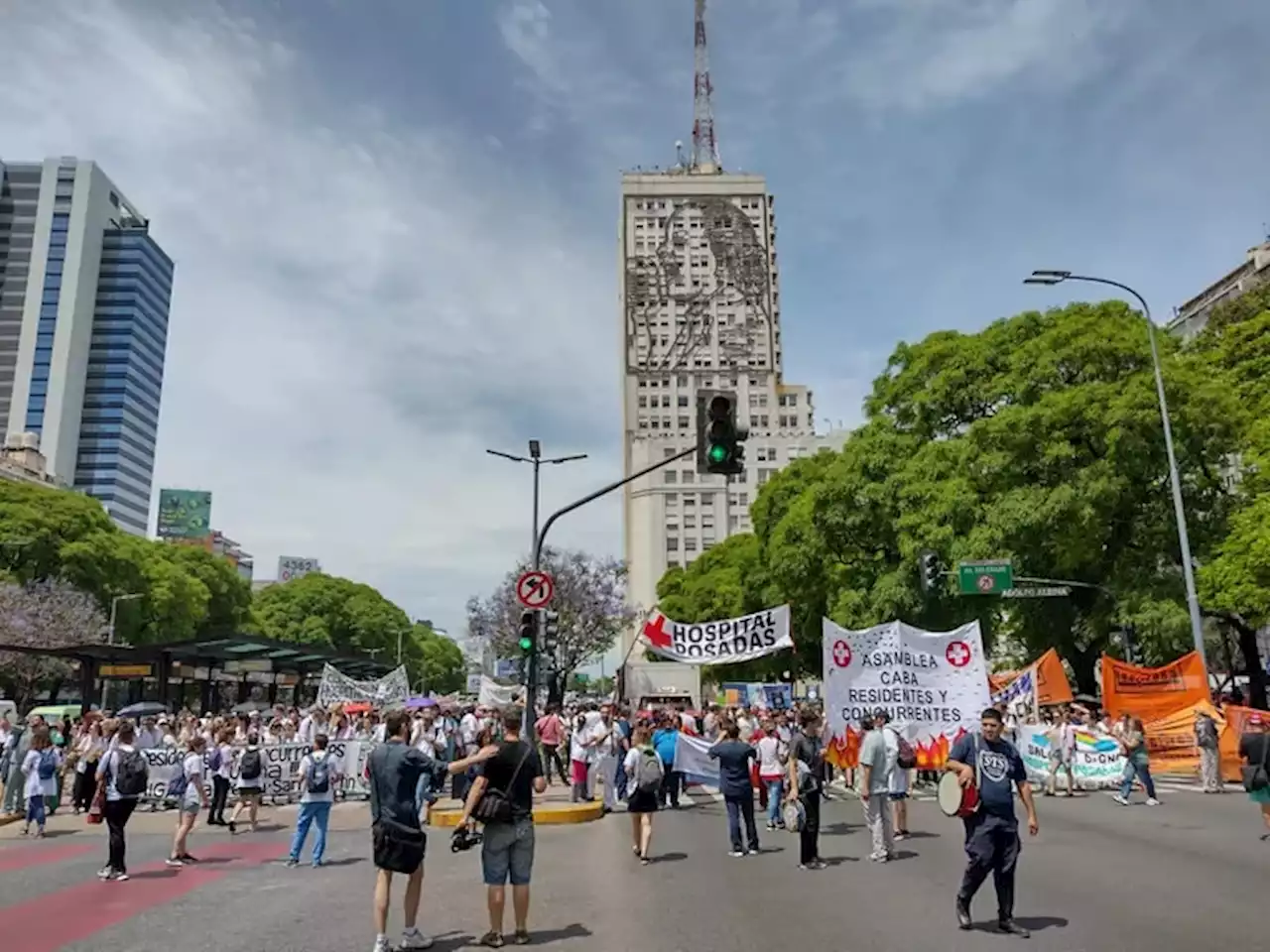 “No les importa”: crece el conflicto sanitario con una marcha de médicos de Nación y Provincia a la Plaza de Mayo