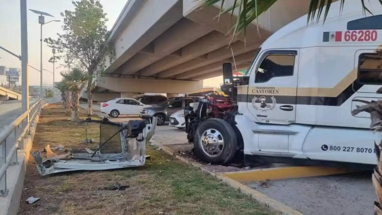 Accidente en la México-Pachuca, tráiler se estrella contra puente vehicular