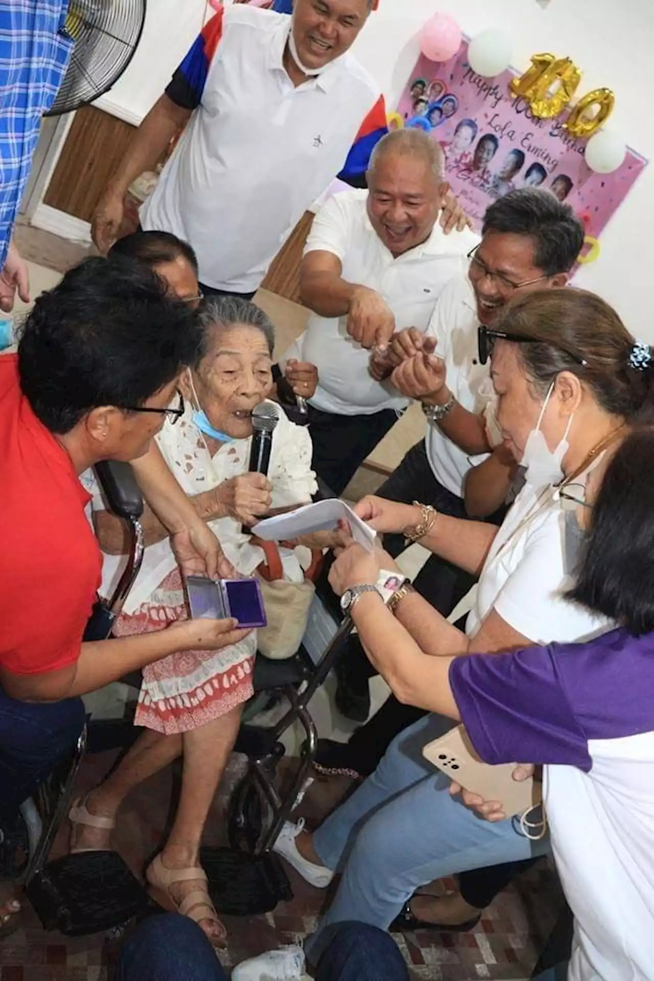 12 centenarians get P100,000 each from provincial gov’t of Negros Occidental