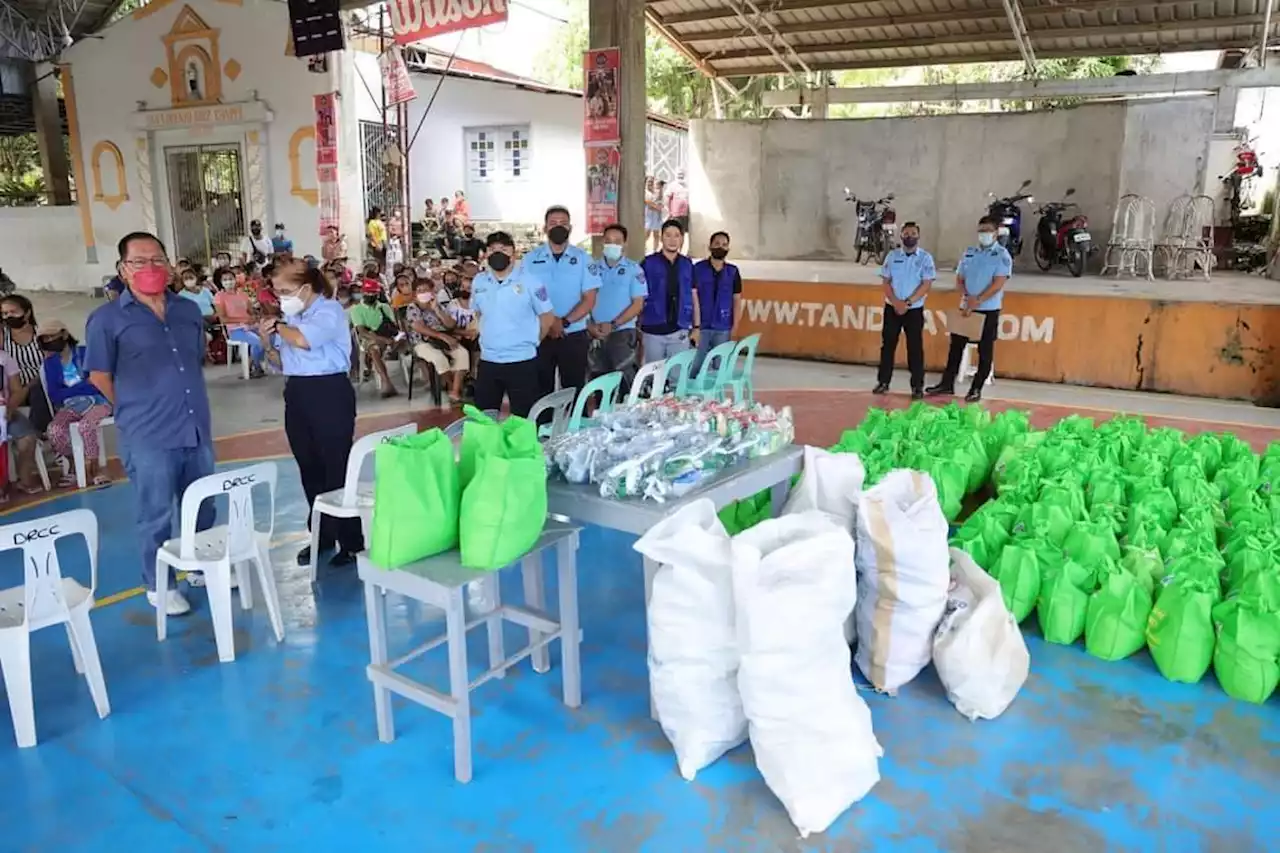 QC gov’t sends relief aid to residents affected by ‘Paeng’ in Roxas City, Capiz