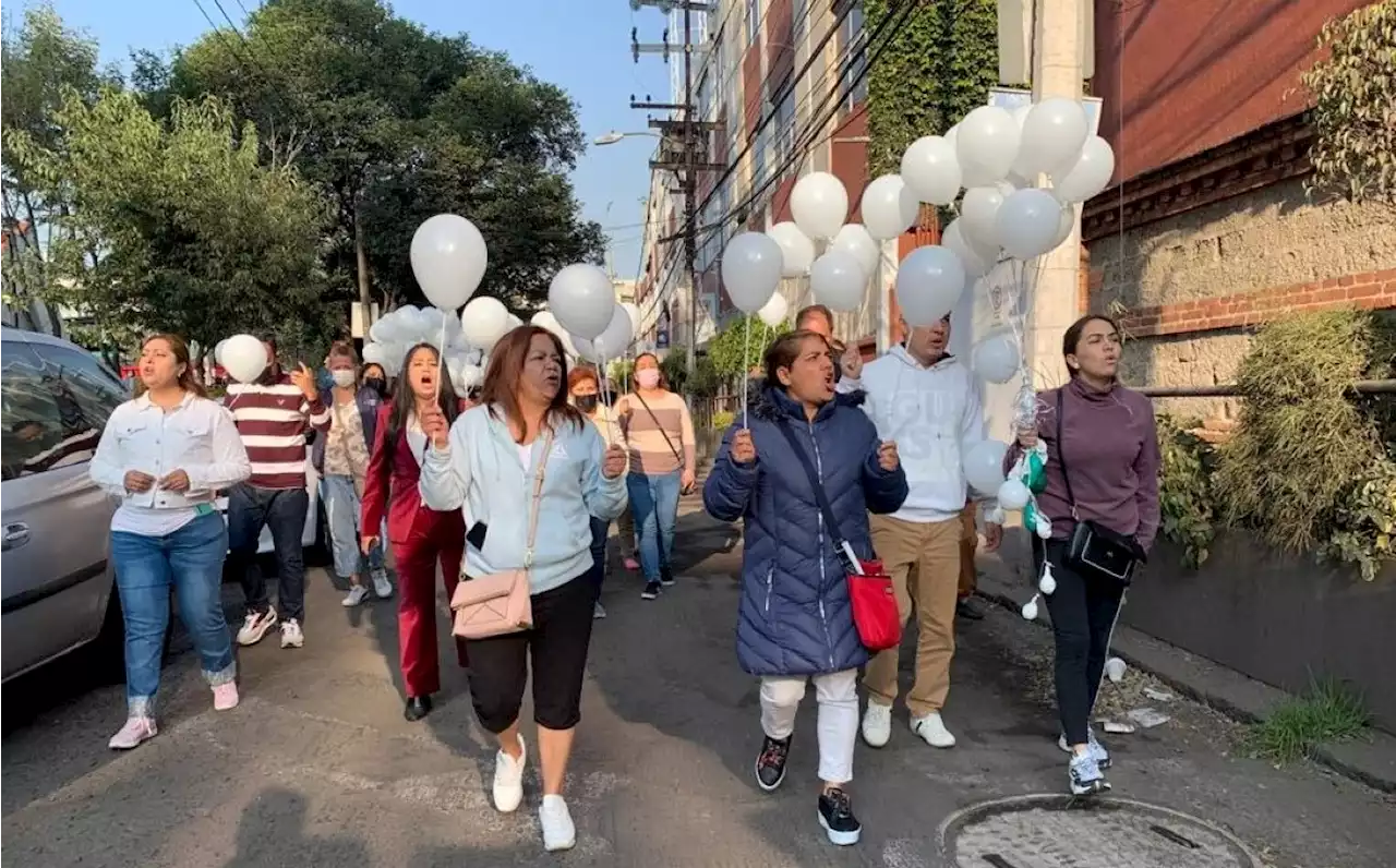 Papás protestan afuera del Colegio Williams en CdMx