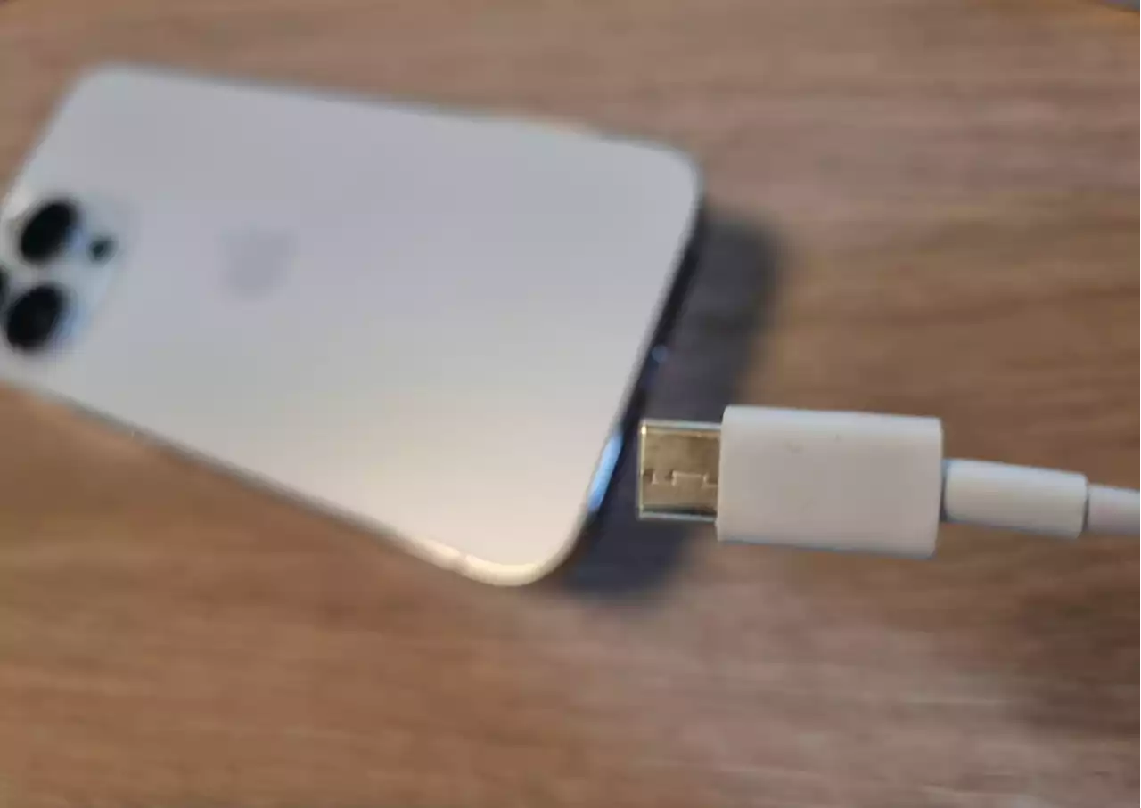 USB-C i båda, men bara Iphone 15 Pro sägs få modern port