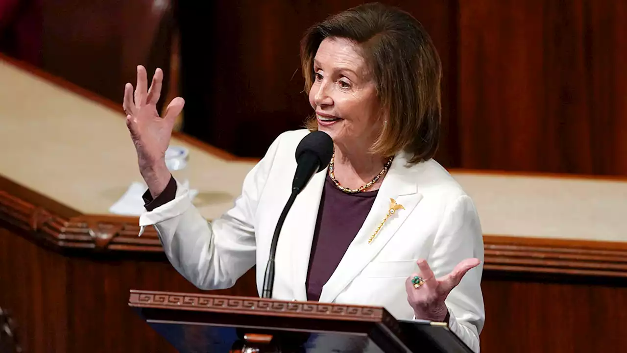 Nancy Pelosi Announces She Won't Seek Leadership Role, Plans to Stay in Congress