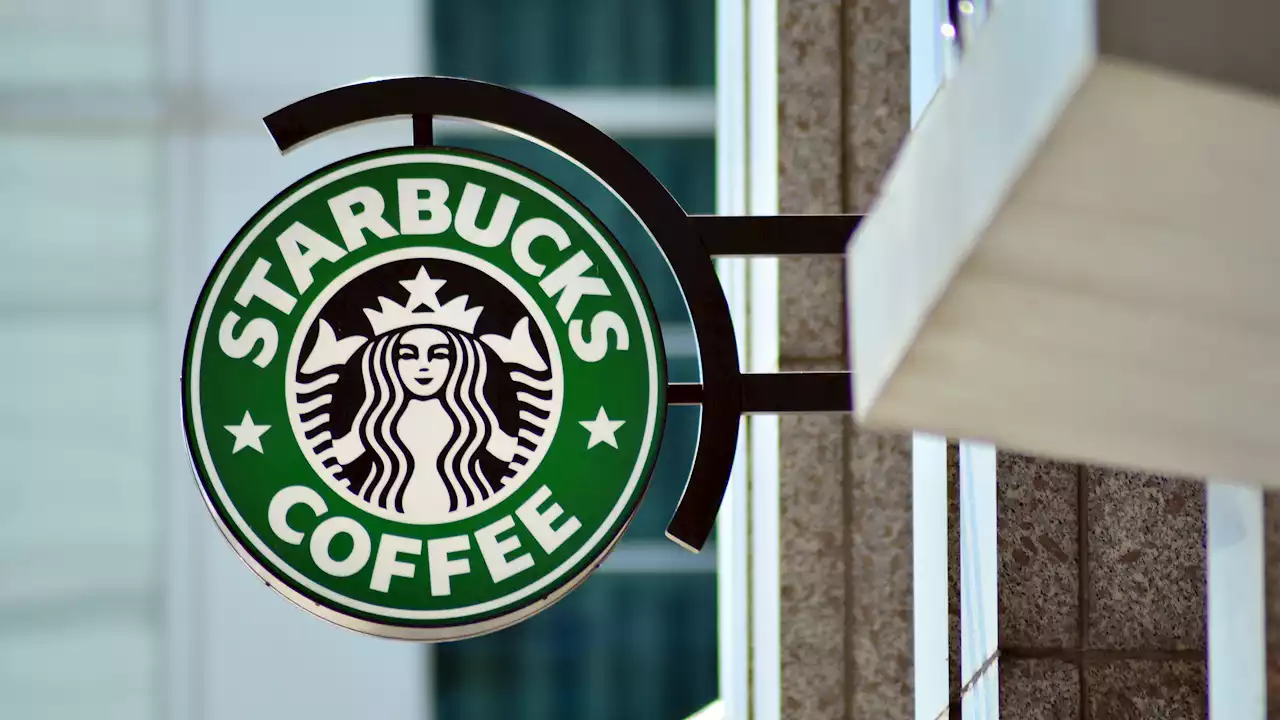 Some Chicago Starbucks Workers Plan to Join Strikes Across US on Busy Red Cup Day