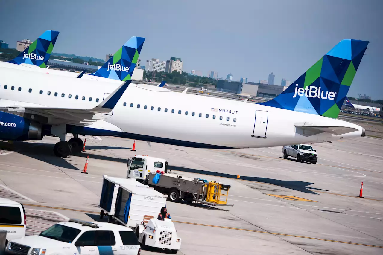 JetBlue Plans Paris Flights Next Summer in Trans-Atlantic Expansion