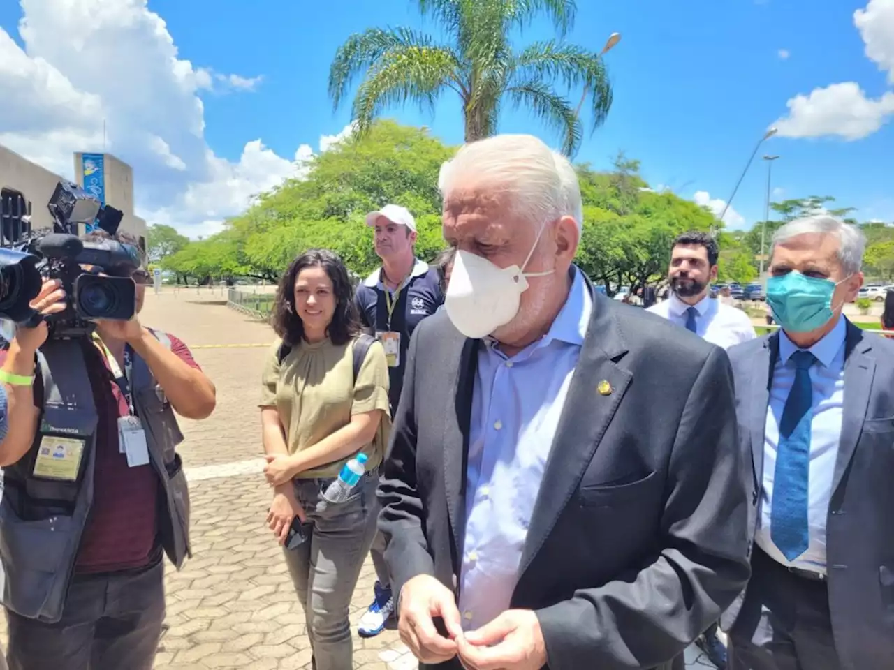 Jaques Wagner chega ao CCBB atrás da Defesa | O Antagonista