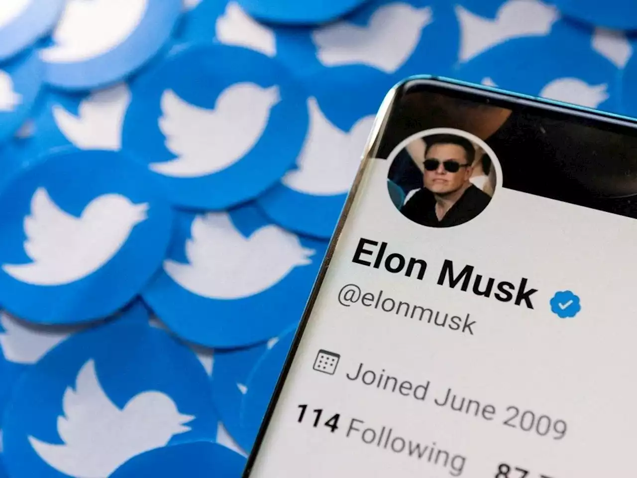 Elon Musk says he will find a new leader for Twitter