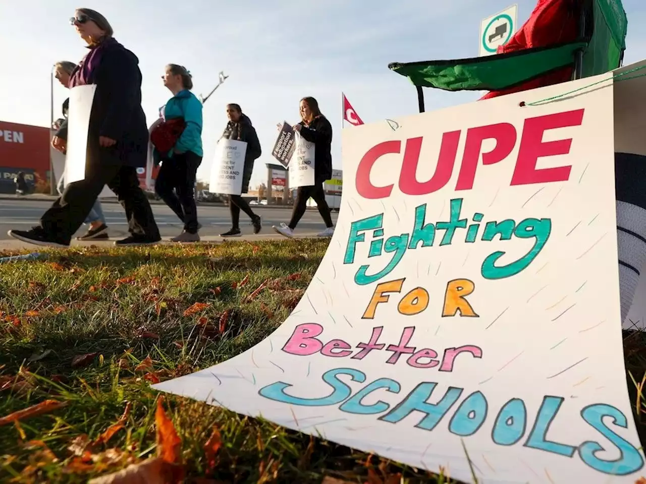 Ontario has repealed Bill 28, but labour woes are far from over; CUPE gives 5 days notice