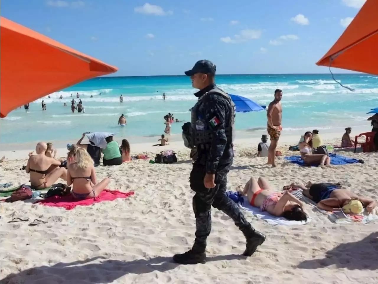 Three bodies wash up in Acapulco, shocking tourists