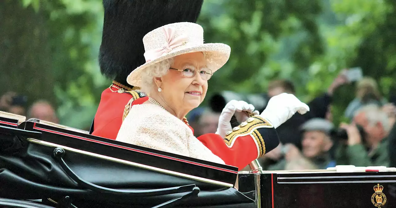 Photographer Reveals Queen Elizabeth 'Hated' Her Hands Being Pictured