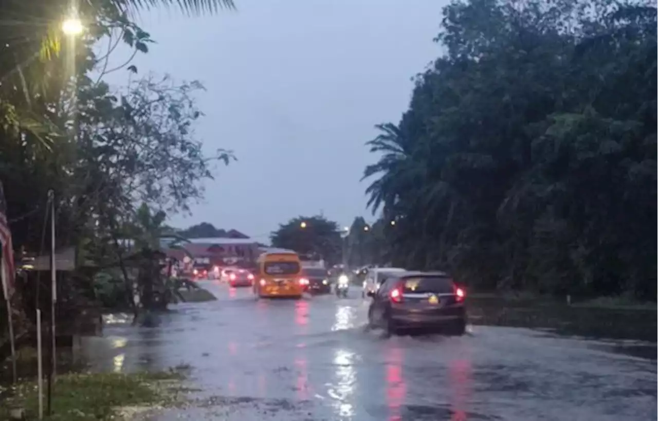 Flooding in Selangor on Thursday (Nov 17) due to heavy downpour