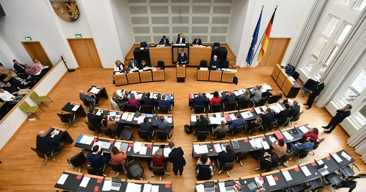 Landtagsdebatte im Saarland: Mehr Personal und niedrigere Beiträge? Debatte über Gelder für Kitas im Saar-Landtag