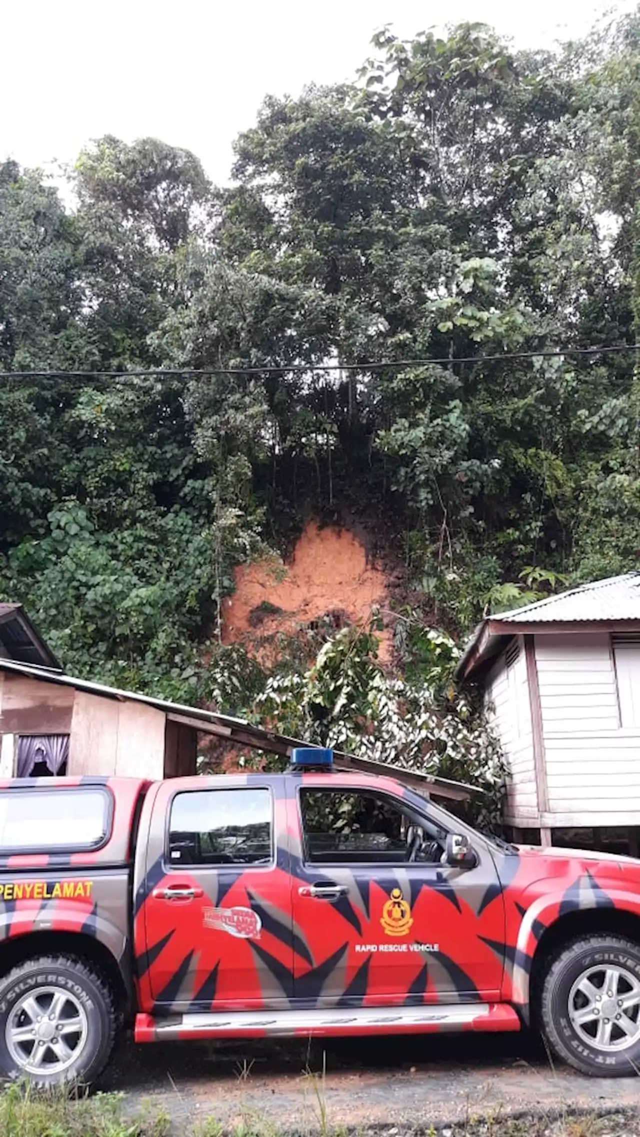 Lima rumah orang Asli di Kampung Juang terjejas tanah runtuh