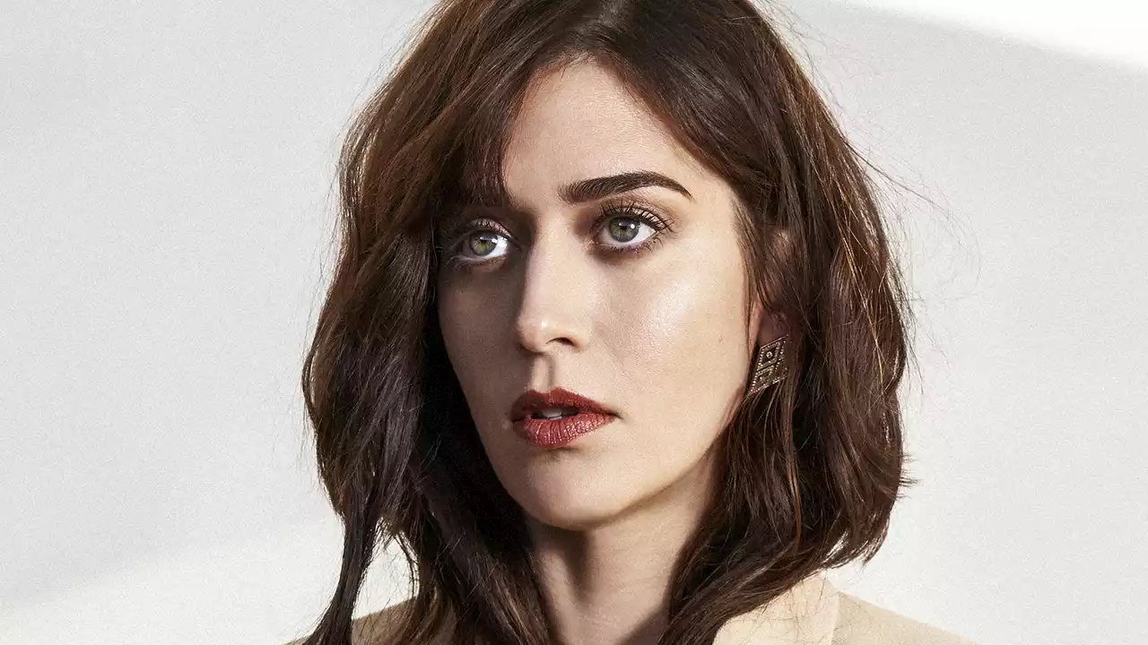 Lizzy Caplan Embraces Main-Character Energy in Fleishman Is in Trouble