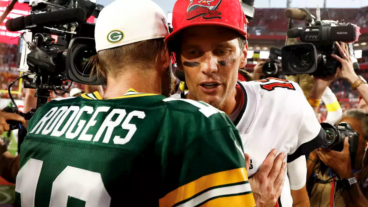 Sudden struggles of Tom Brady and Aaron Rodgers show why teams should build around QB limitations