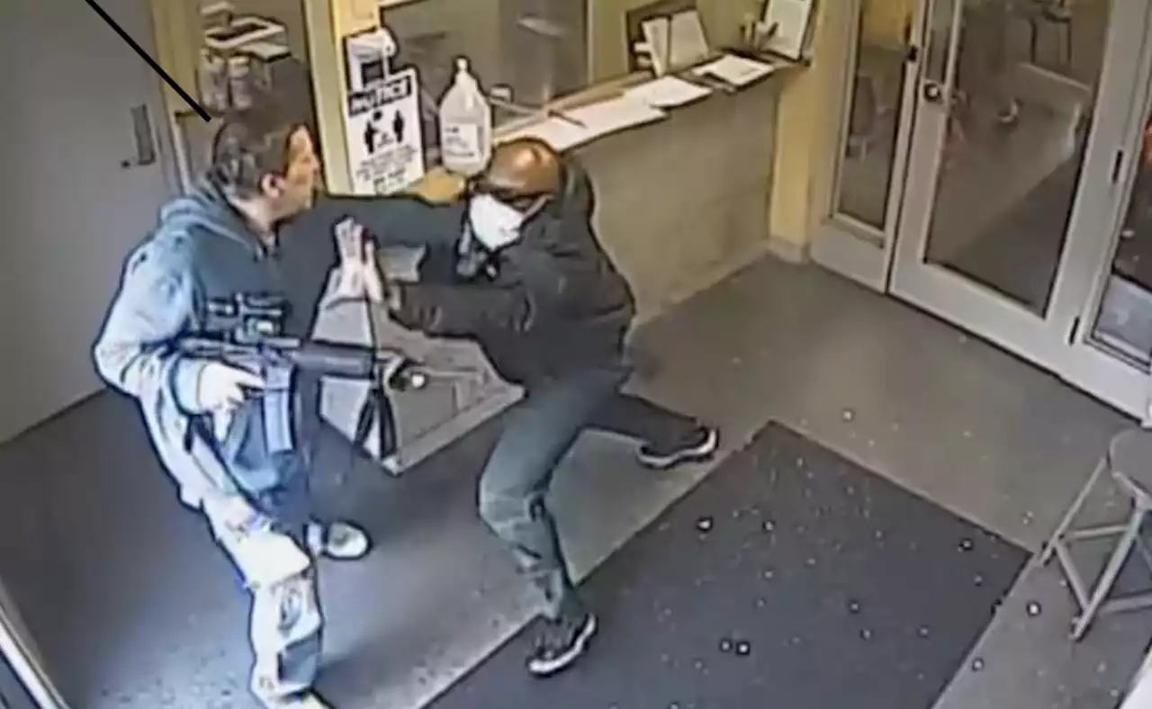 Video shows unarmed guard preventing gunman from entering treatment clinic