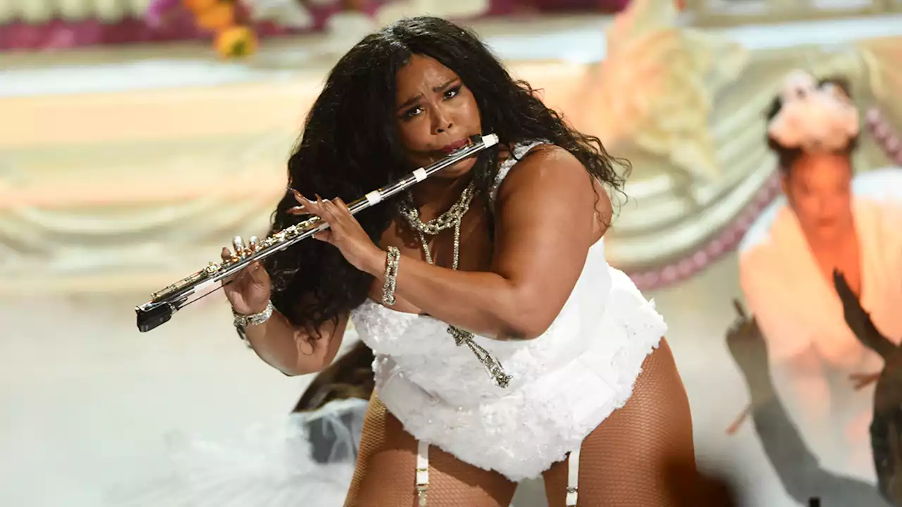 Lizzo buys flute at San Francisco store before Chase Center show