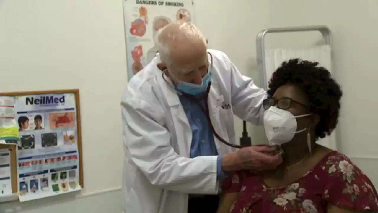 Retired 92-year-old Oakland doctor offers free health care clinic to uninsured, low-income patients