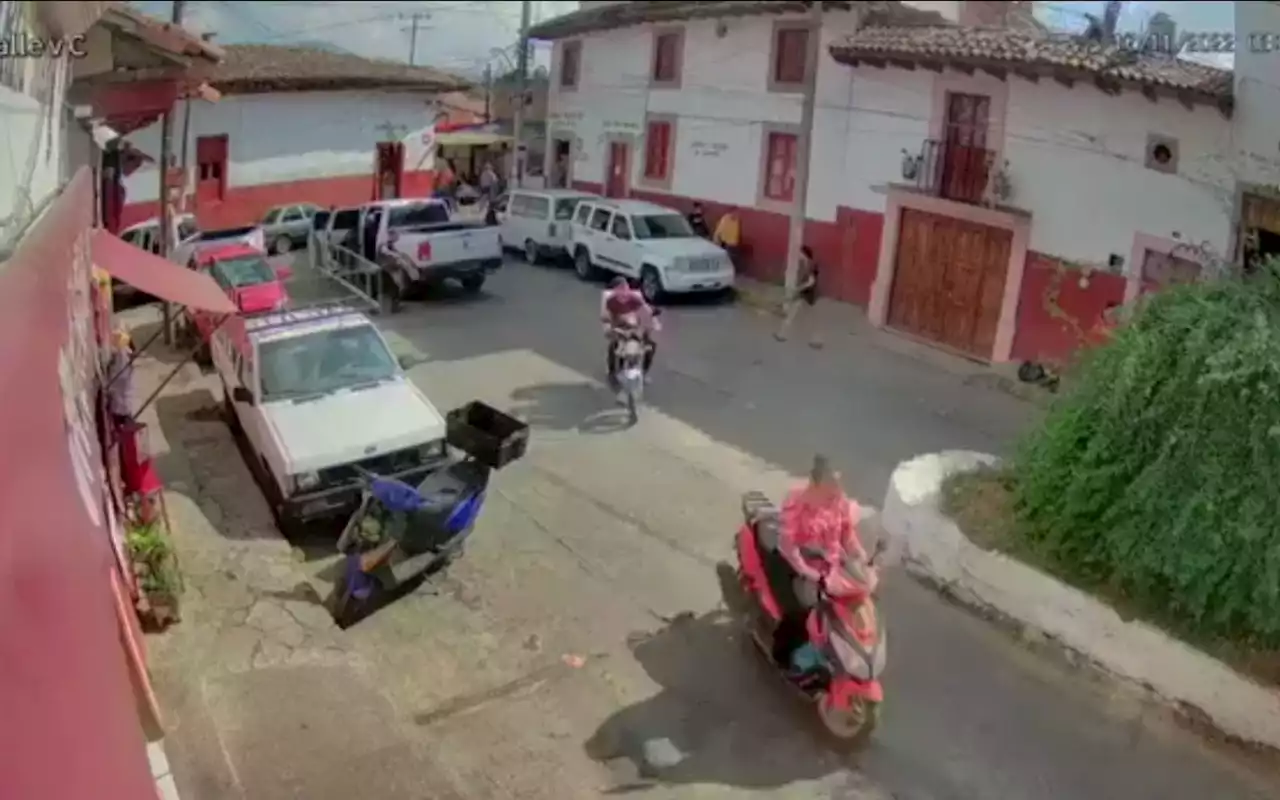 Comando secuestra a jóvenes a plena luz del día en Michoacán | video