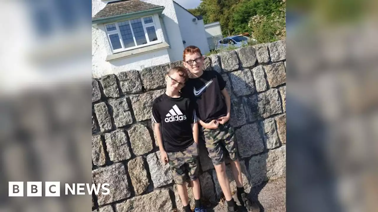 Sheffield brothers making memories with family before they lose vision