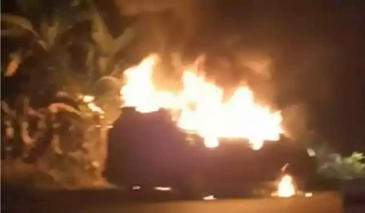 Tidak Kuat Nanjak, Mobil Berpenumpang 4 Orang Terbakar