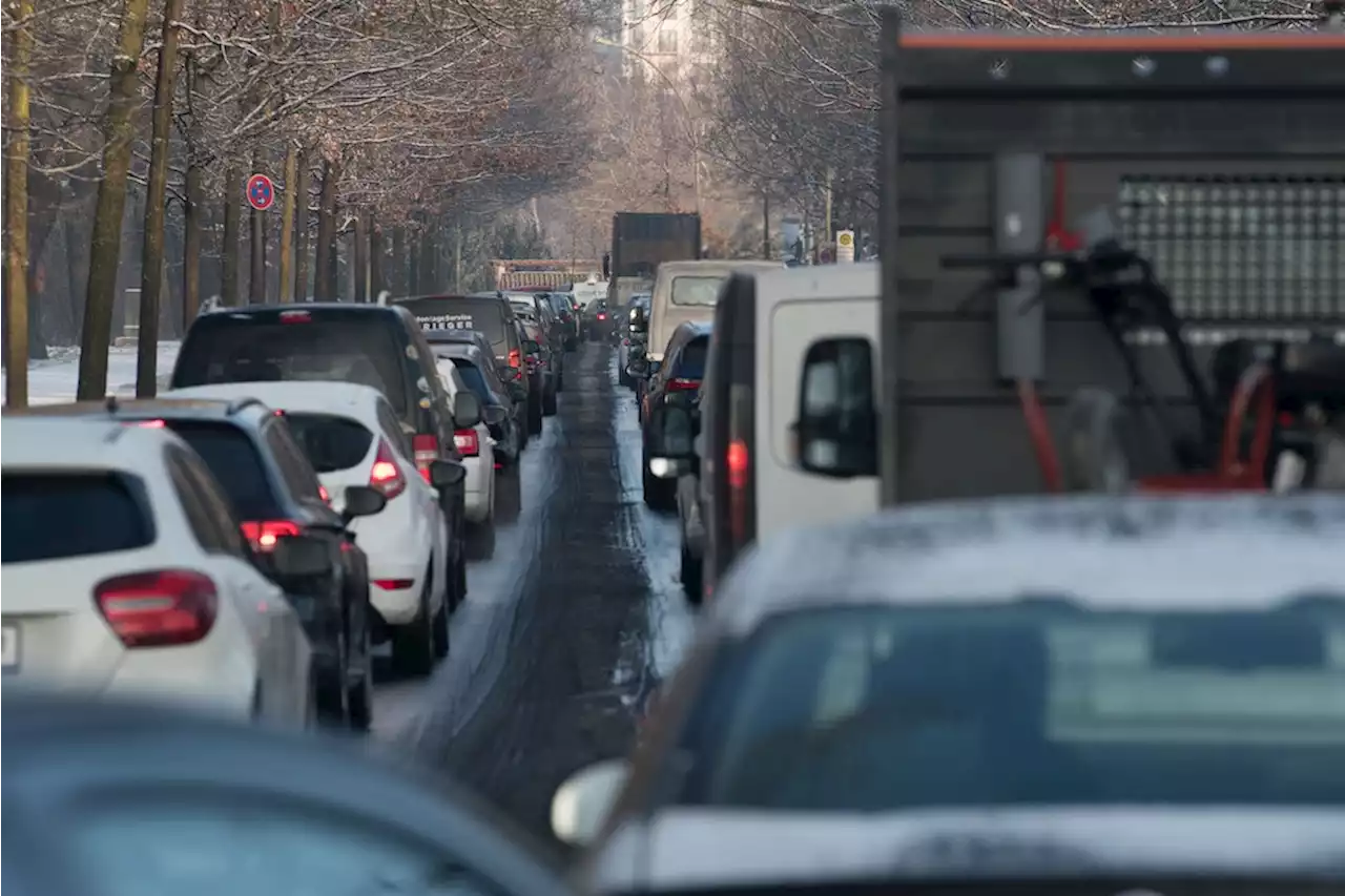 Wetter in Berlin: Autofahrer kämpfen mit erster Glätte und Schneeregen