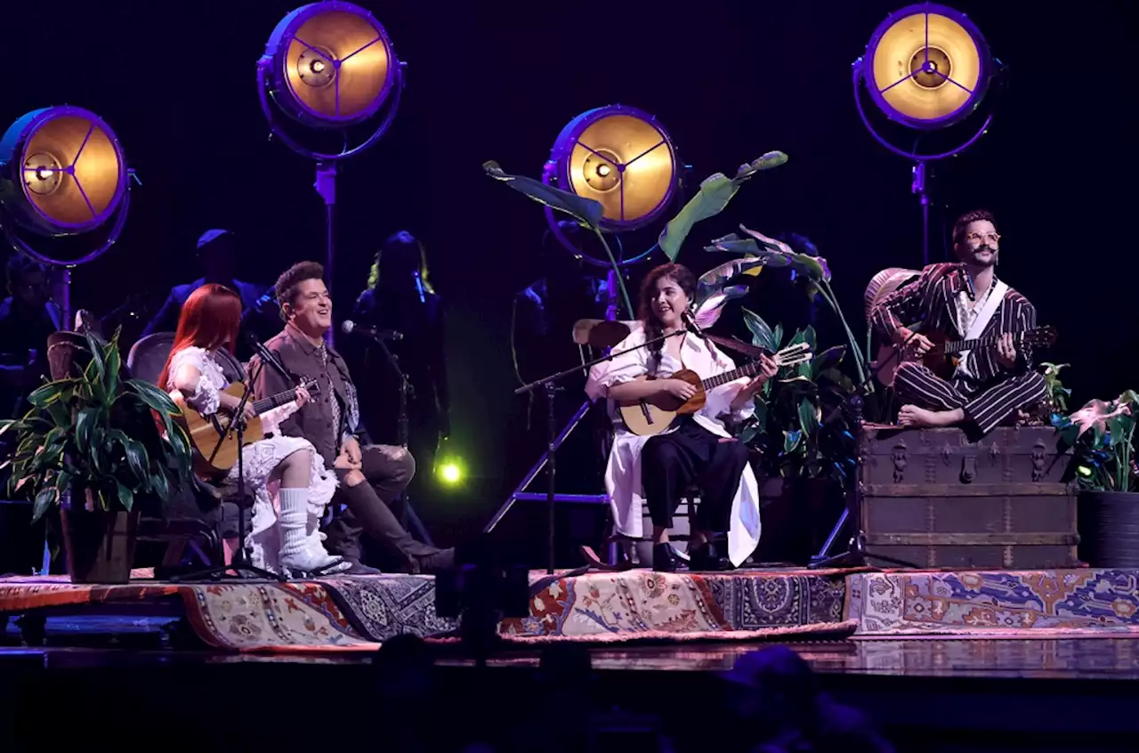 Carlos Vives & Camilo Give Special Performance of ‘Baloncito Viejo’ at 2022 Latin Grammys