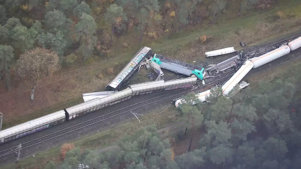 Kollidierte Züge legen weiter Bahnverkehr lahm