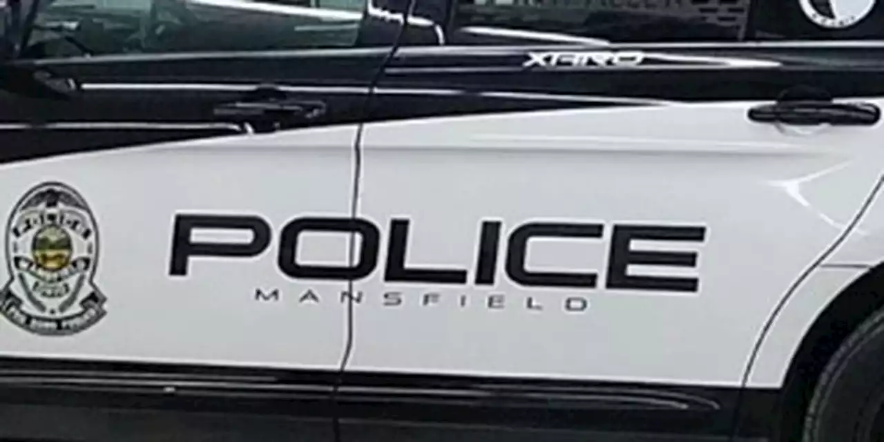 Driver of pickup dies after head-on crash with semi-truck, Mansfield Police say