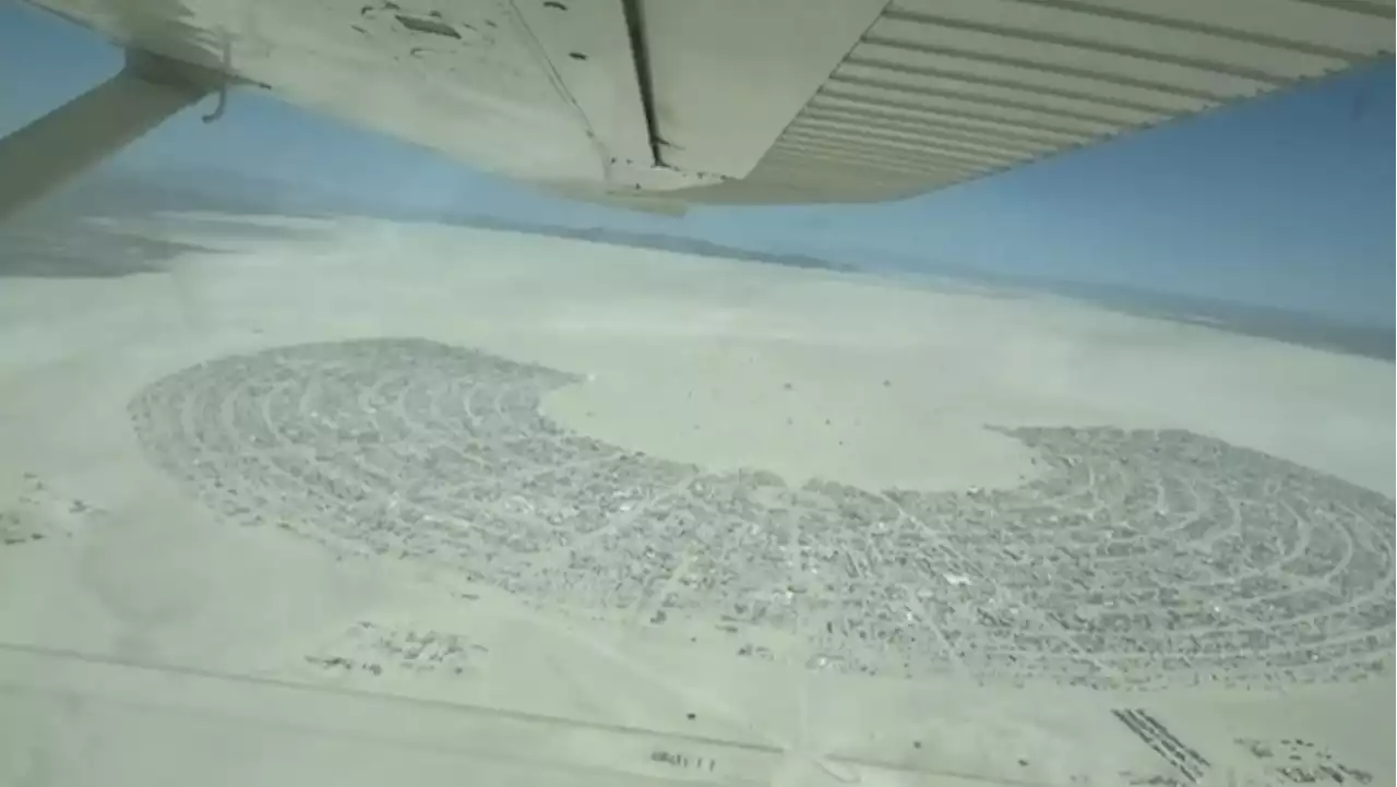 B.C. pilot delivers pizzas by plane at Burning Man