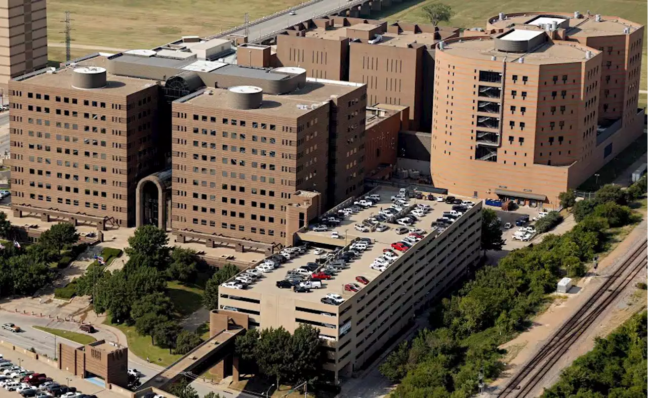 Authorities clear bomb threat at Dallas County criminal courts building