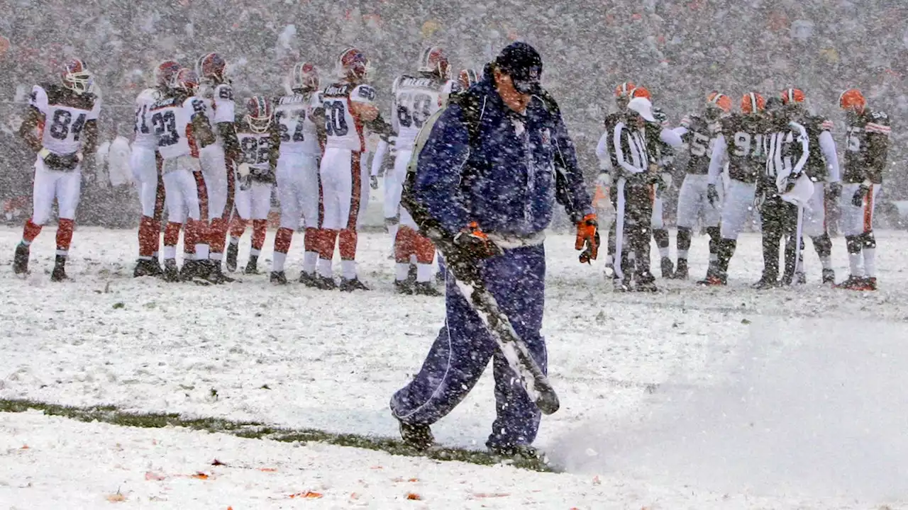 Snowstorm forces Cleveland Browns-Buffalo Bills game to Detroit's Ford Field