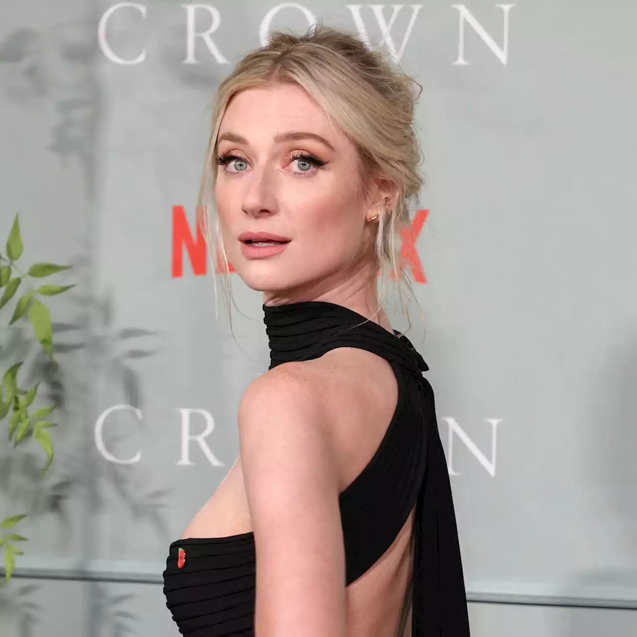 The Crown’s Elizabeth Debicki Says She “Involuntarily Acts” Like Princess Diana Now - E! Online