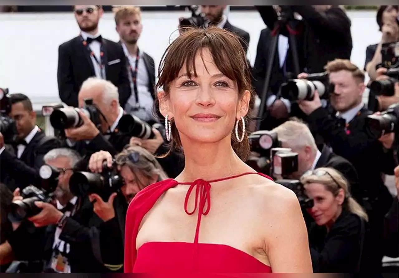 Sophie Marceau : son fils, Vincent, dévoile son visage en photos… Un beau jeune homme brun âgé de 27 ans