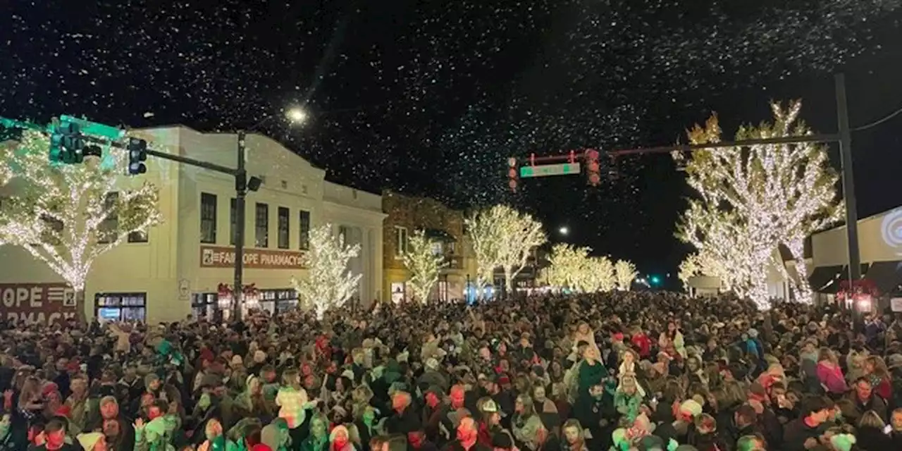 Fairhope flips switch ushering in Christmas season