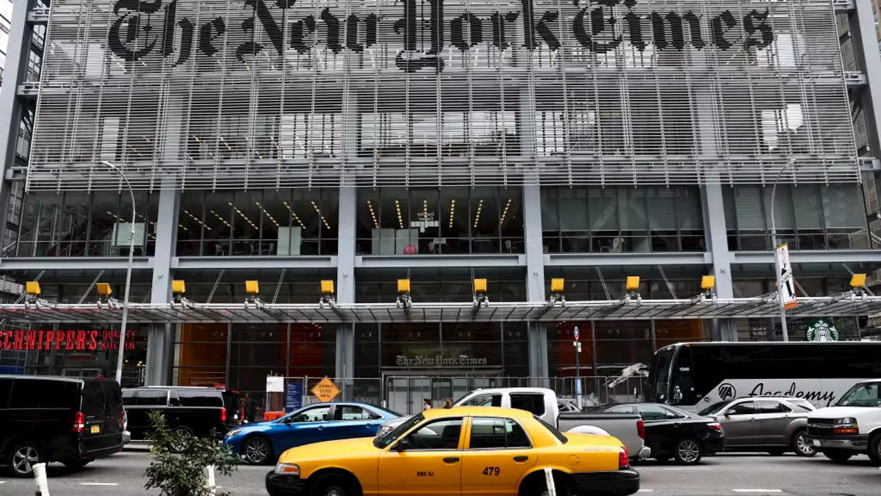 Man with axe, sword asked to enter NY Times newsroom: NYPD