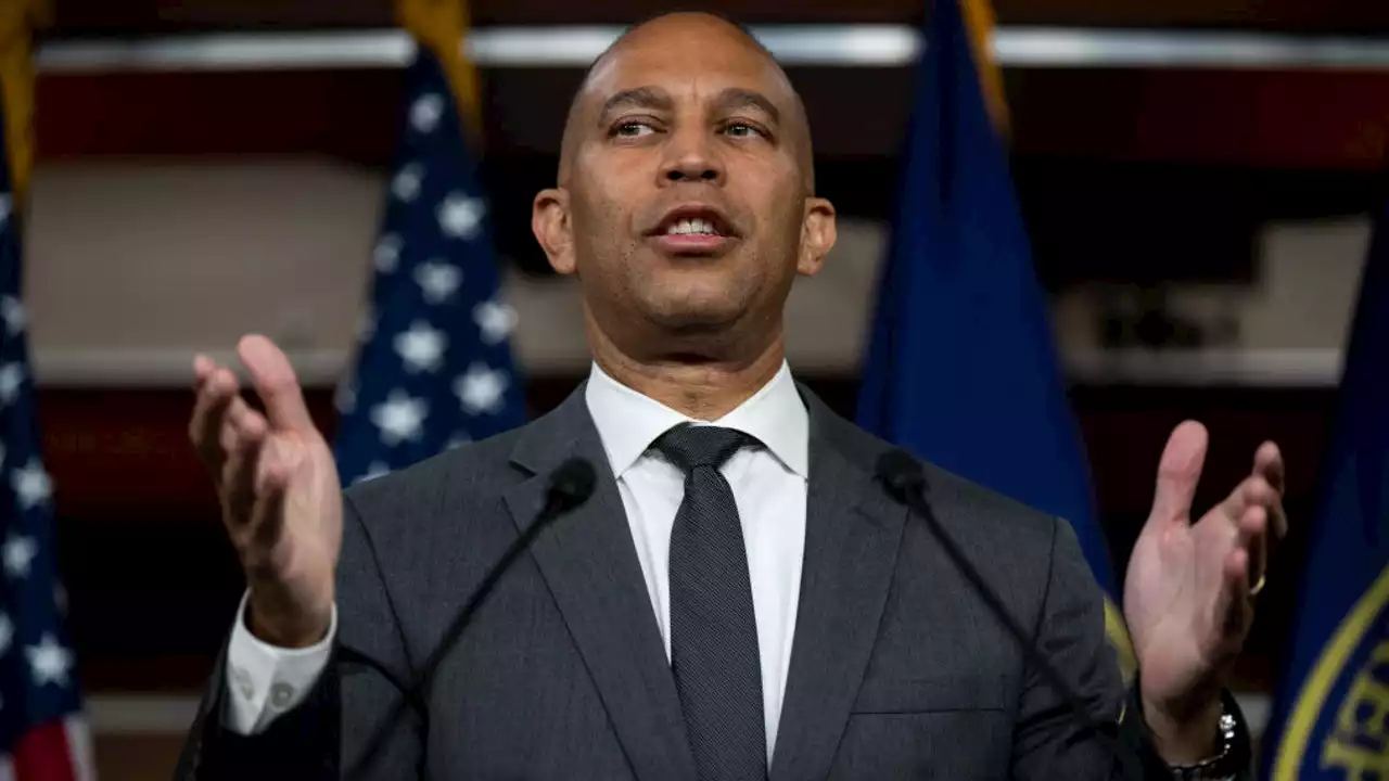 Rep. Hakeem Jeffries makes historic bid to lead House Democrats after Pelosi