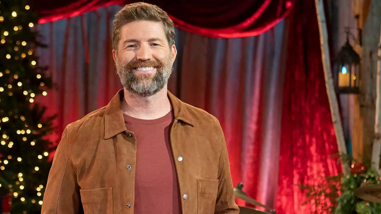 Josh Turner on faith, holiday traditions and his Christmas special 'King Size Manger'