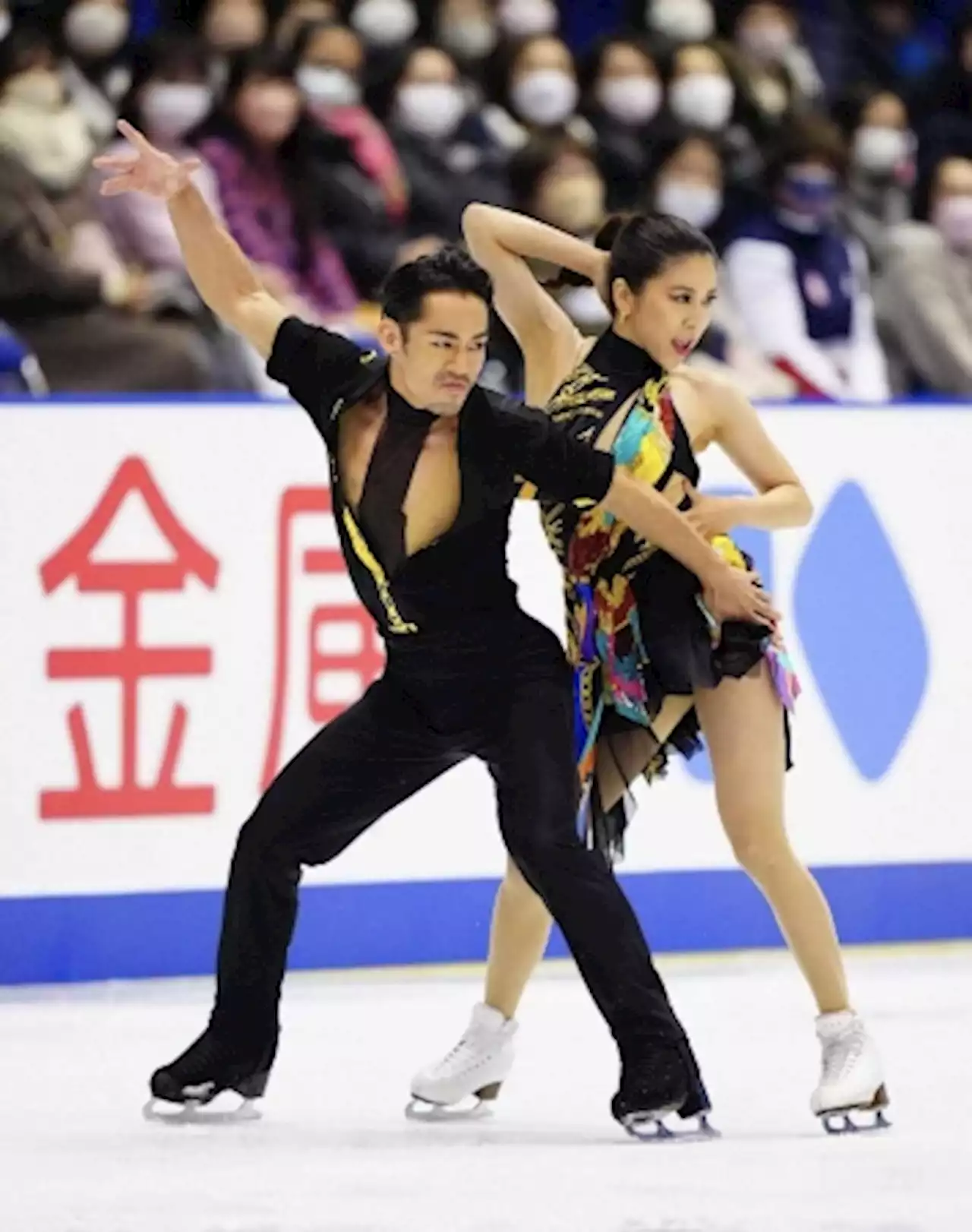 “かなだい”村元哉中、高橋大輔組が笑顔の5位発進、小松原美里、尊組は8位 NHK杯アイスダンスRD - トピックス｜Infoseekニュース