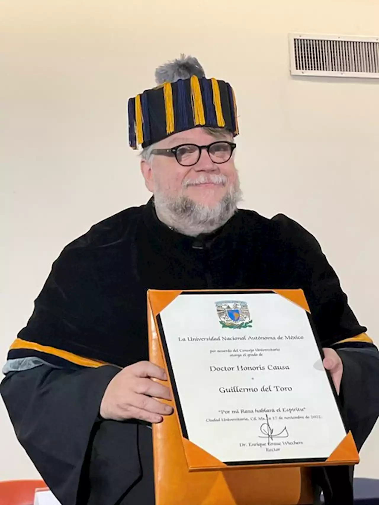 Guillermo del Toro grita 'Goya' al recibir doctorado honoris causa