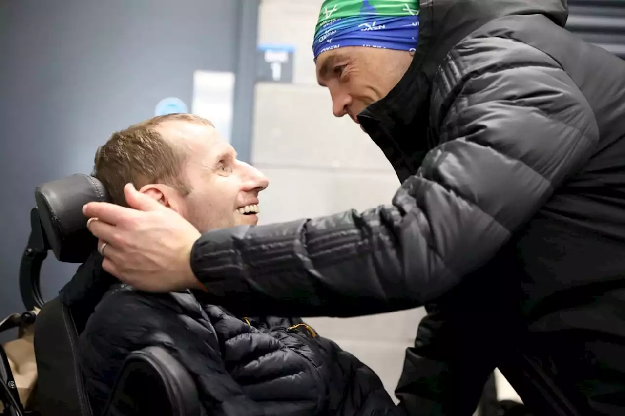 Kevin Sinfield's emotional reunion with Rob Burrow as he stops at Headingley on ultramarathons challenge