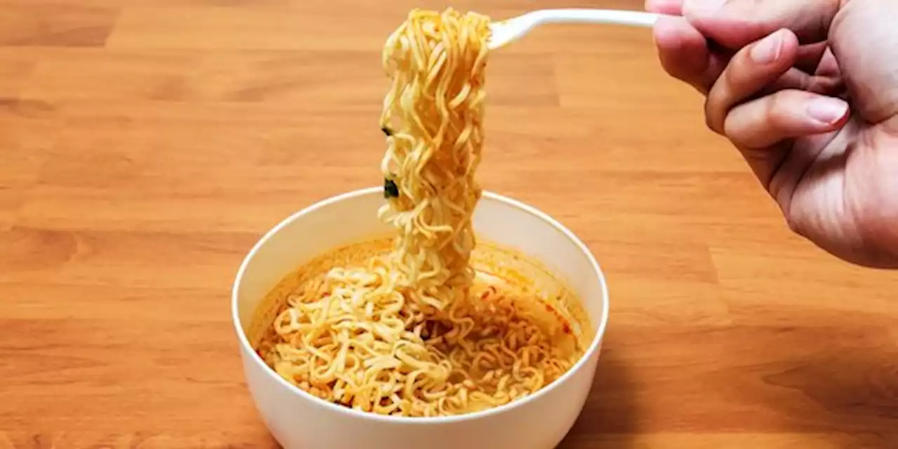 Makanan Instan untuk Anak Kost yang Wajib Distok, Tak Cuma Mi | merdeka.com