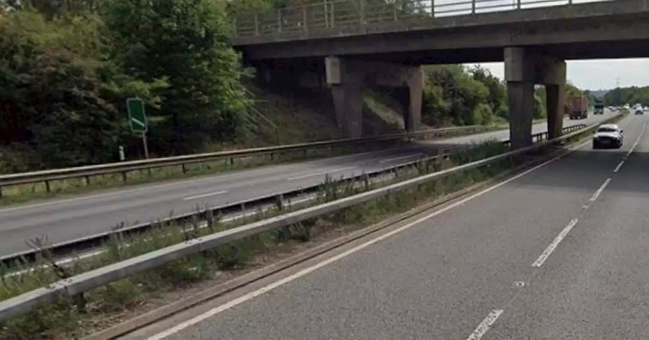 Serious crash closes road on Nottinghamshire border