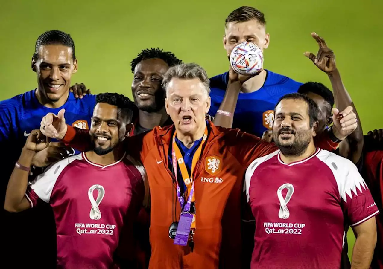 Nederlands elftal ontmoet stadionbouwers in Doha: ‘Het enthousiasme was enorm’