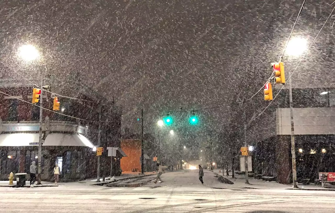 Dangerous lake-effect snowstorm hits parts of New York, Pa.