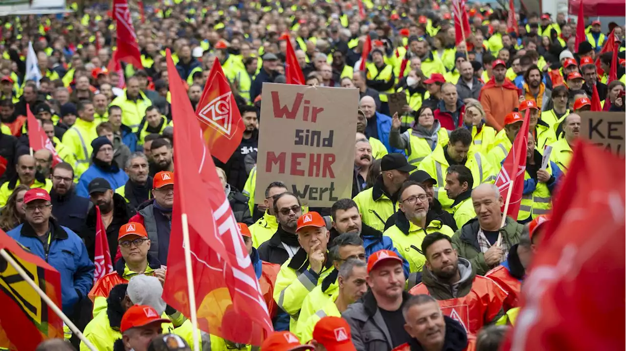 Eskalation im Tarifstreit abgewendet: Metaller bekommen deutlich mehr Lohn – und Einmalzahlung von 3000 Euro